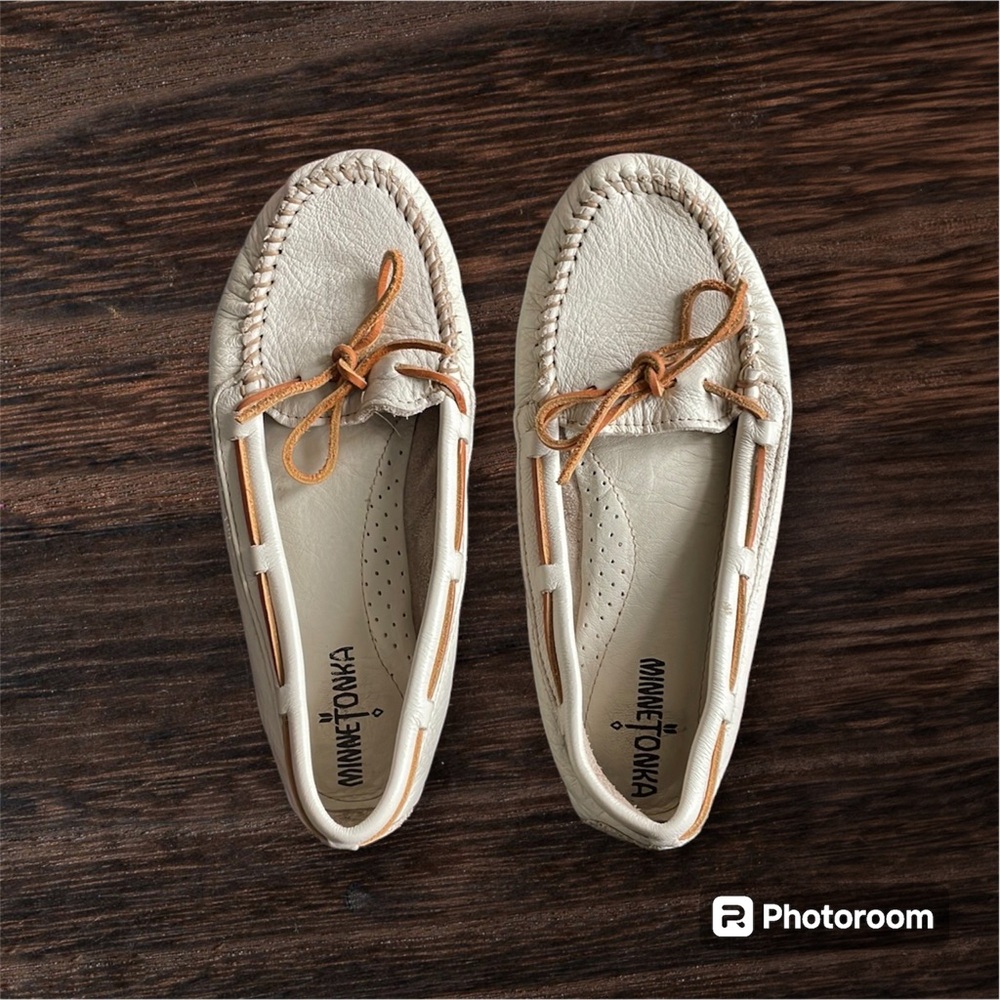 Minnetonka Cream Leather 9, Butter Soft Like New
